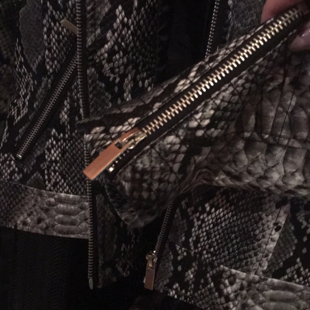 Snakeskin like Jacket - Picture 5 of 8